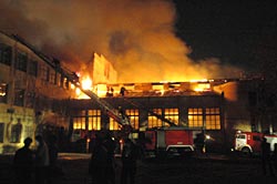 Пожар в Казани - возле порохового завода горит дом культуры