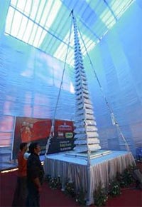 Новогодний торт высотой 10 метров испекли в Индии