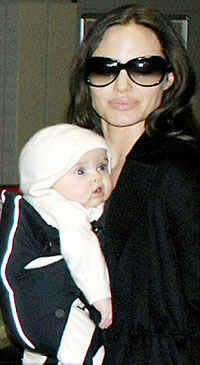 Анджелина Джоли и Брэд Питт вывели в свет своих близнецов