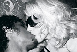 Фотограф застал Мадонну и ее 22-летнего любовника врасплох