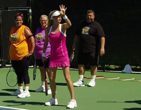 Анна Курникова дала урок тенниса толстякам