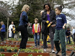 Мишель Обама открыла сезон на огороде Белого дома