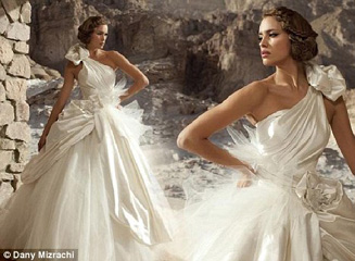 Ирина Шейк рекламирует свадебные платья