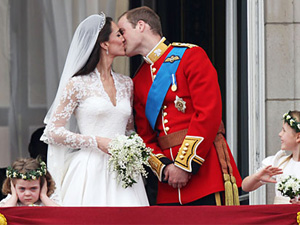 Свадебный поцелуй Кейт и Уильяма 