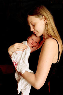 Саша Пивоварова показала новорожденную дочь