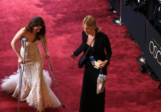 Самая несексуальная актриса посетила «Оскар» на костылях