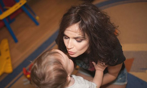Алена Водонаева впервые показала лицо сына