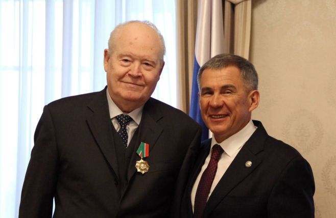 Рустам Минниханов наградил Николая Демидова орденом «За заслуги перед Республикой Татарстан»