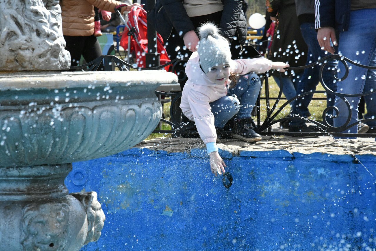 В Набережных Челнах открылись парки и забили фонтаны 