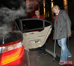 Басков отказался от операции и инвалидного кресла