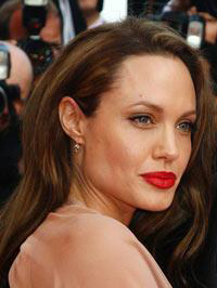 Анджелина Джоли признана самой красивой женщиной 2000-ных