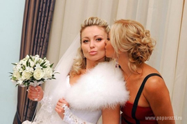 Татьяна Навка выдала замуж младшую сестру