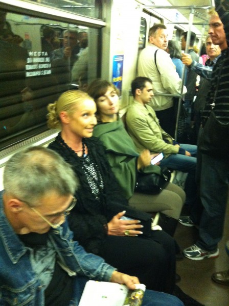 Волочкову чуть не зажало турникетом в метро
