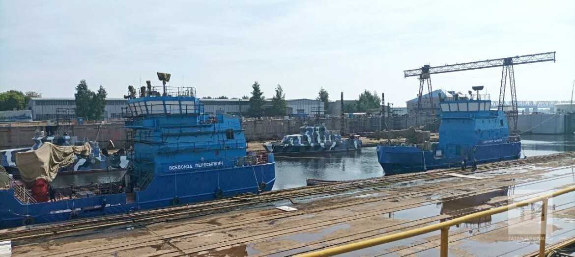 Лоцмейстерские суда «Александр Парфенов» и «Всеволод Пересыпкин»