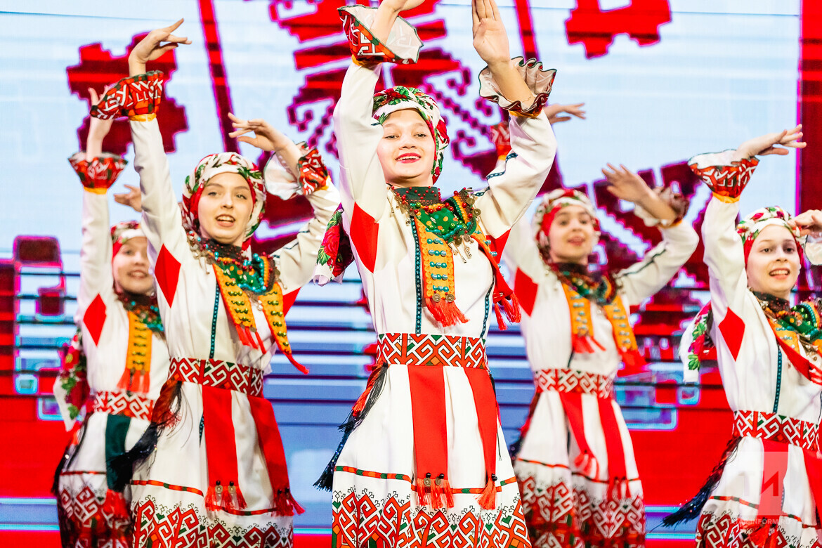 Исполнять национальный. Ансамбли Татарстана на празднике. Праздничный концерт «наши таланты.