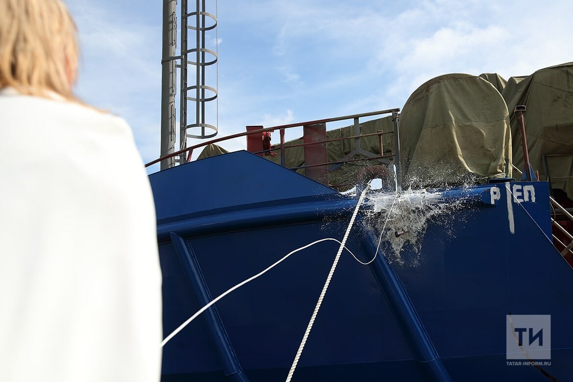 Церемония спуска на воду