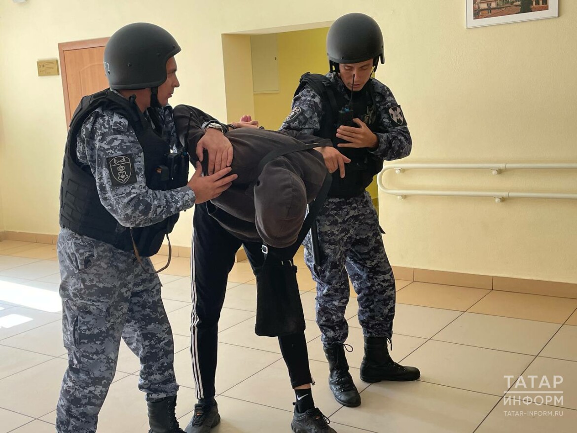 «Главный враг – паника»: в школах Татарстана прошли антитеррористические учения