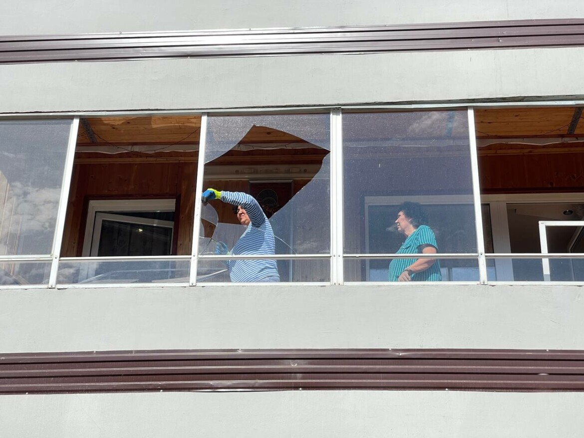 Солнце вышла на балкон. Штора маркиза на балкон. Солнце вышла на балкон. Алена швец солнце вышел. Муж вернулся из командировки раньше.