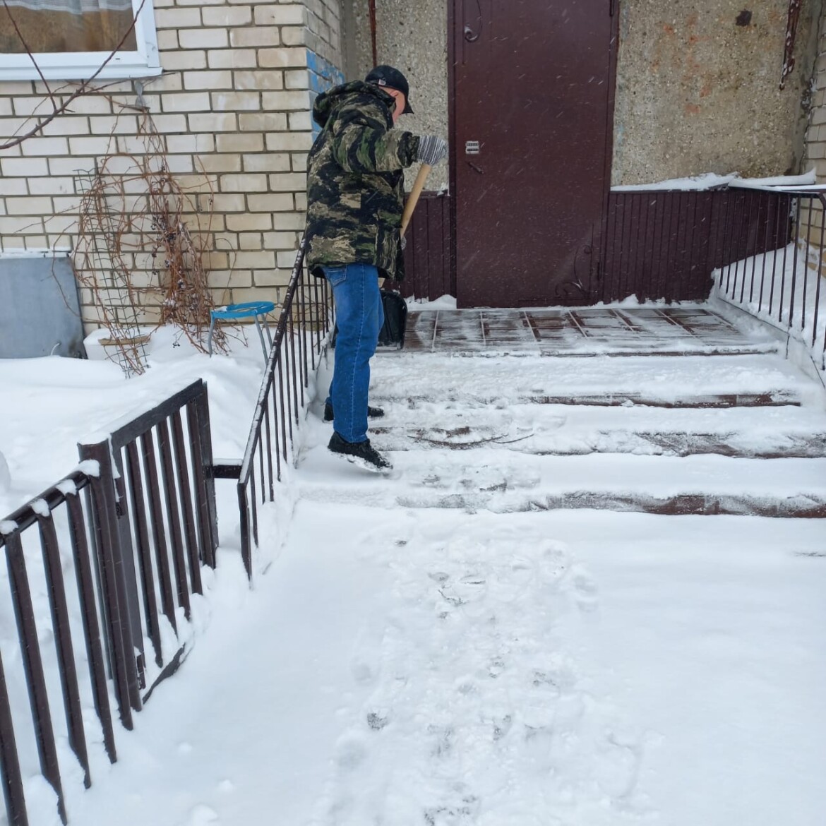 очень холодно на улице картинки. вышел на улицу и понял. выйдешь на улицу а там эти люди. вышел на улицу, фу а там люди. утро первого января мемы.