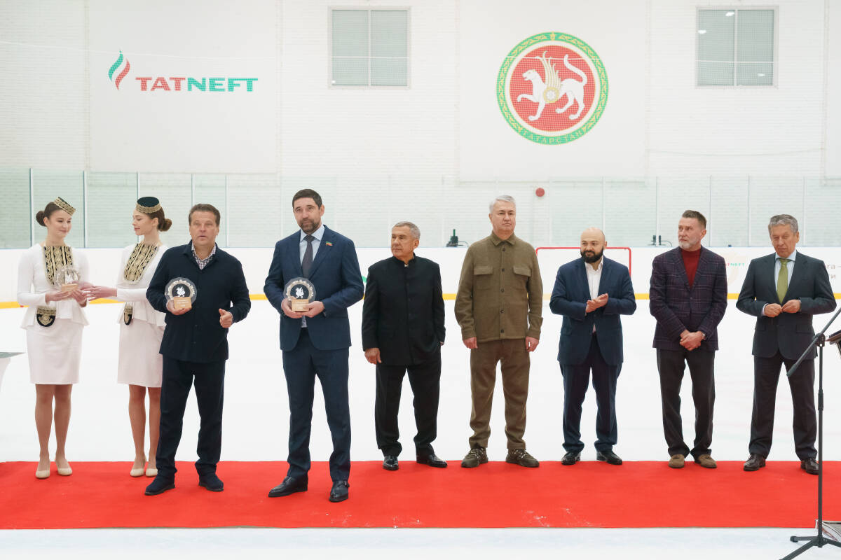 Рөстәм Миңнеханов «Ак Барс-2011» командасы хоккейчыларын җиңүләре белән котлады