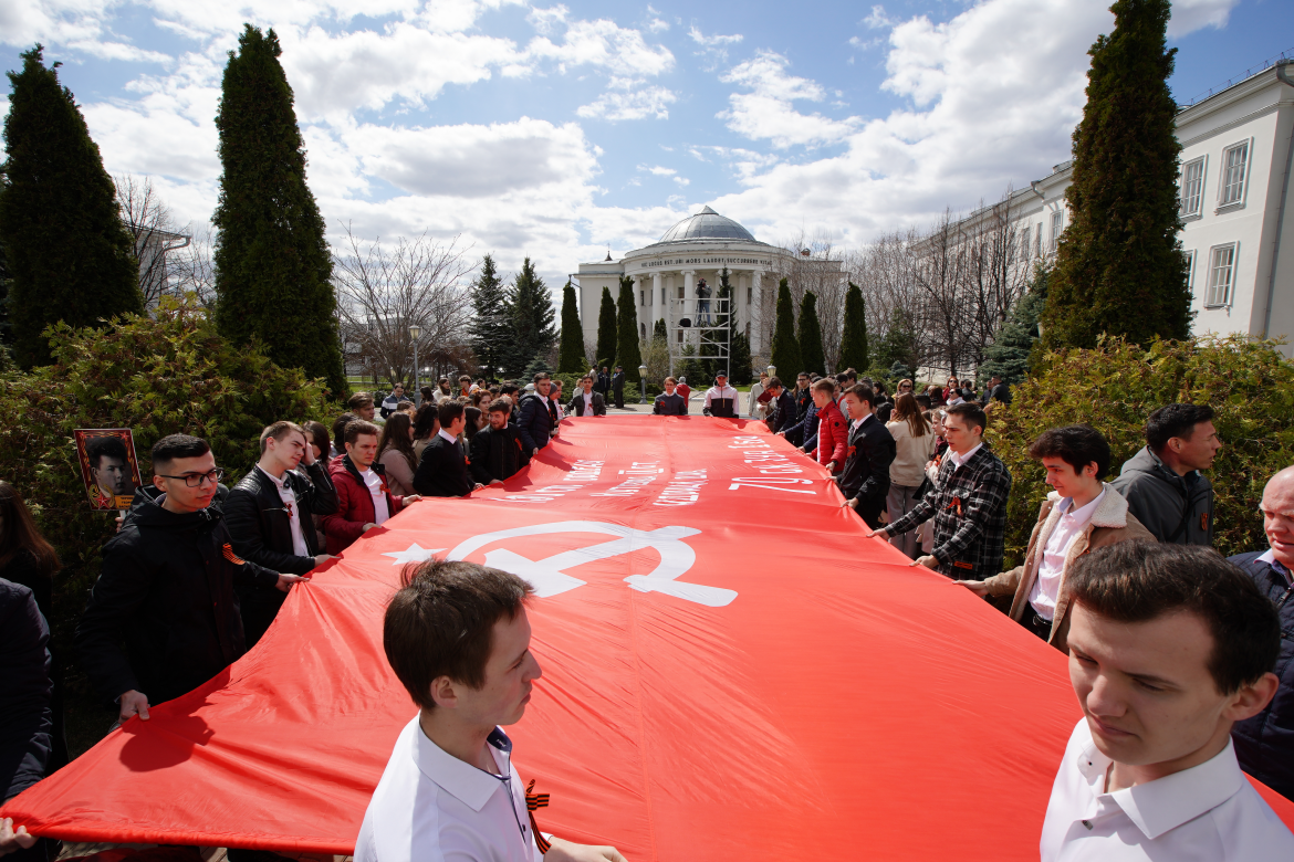 В преддверии 9 мая. Марш Победы КФУ. 9 Мая память. Марш день Победы. 9 Мая Казань.