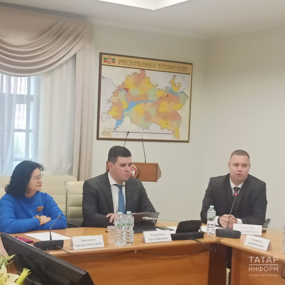 круглый стол