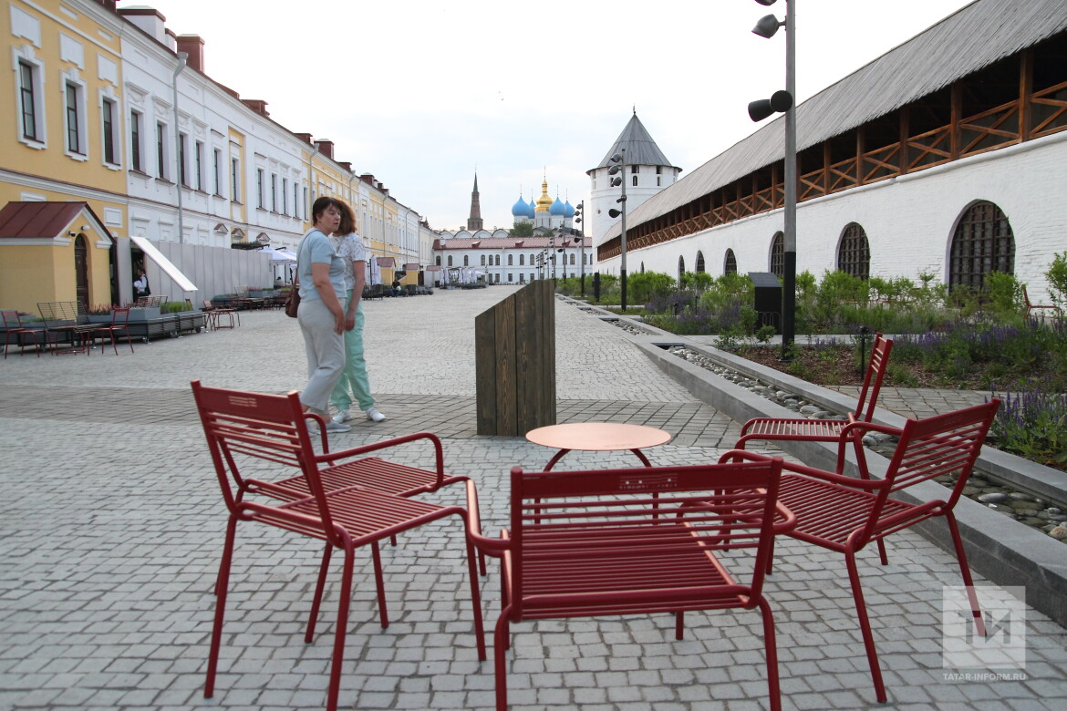 присутственные места казань кремль. двор присутственных мест. двор присутственных мест казань. старый татарский дворик в центре казани. казанский кремль двор присутственных мест.