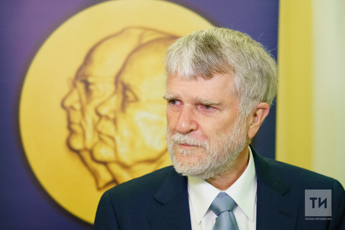 Переведенцев юрий петрович казань. Проф информ. Сотрудники мик-информ. Проф информ. Интернет татар информ.