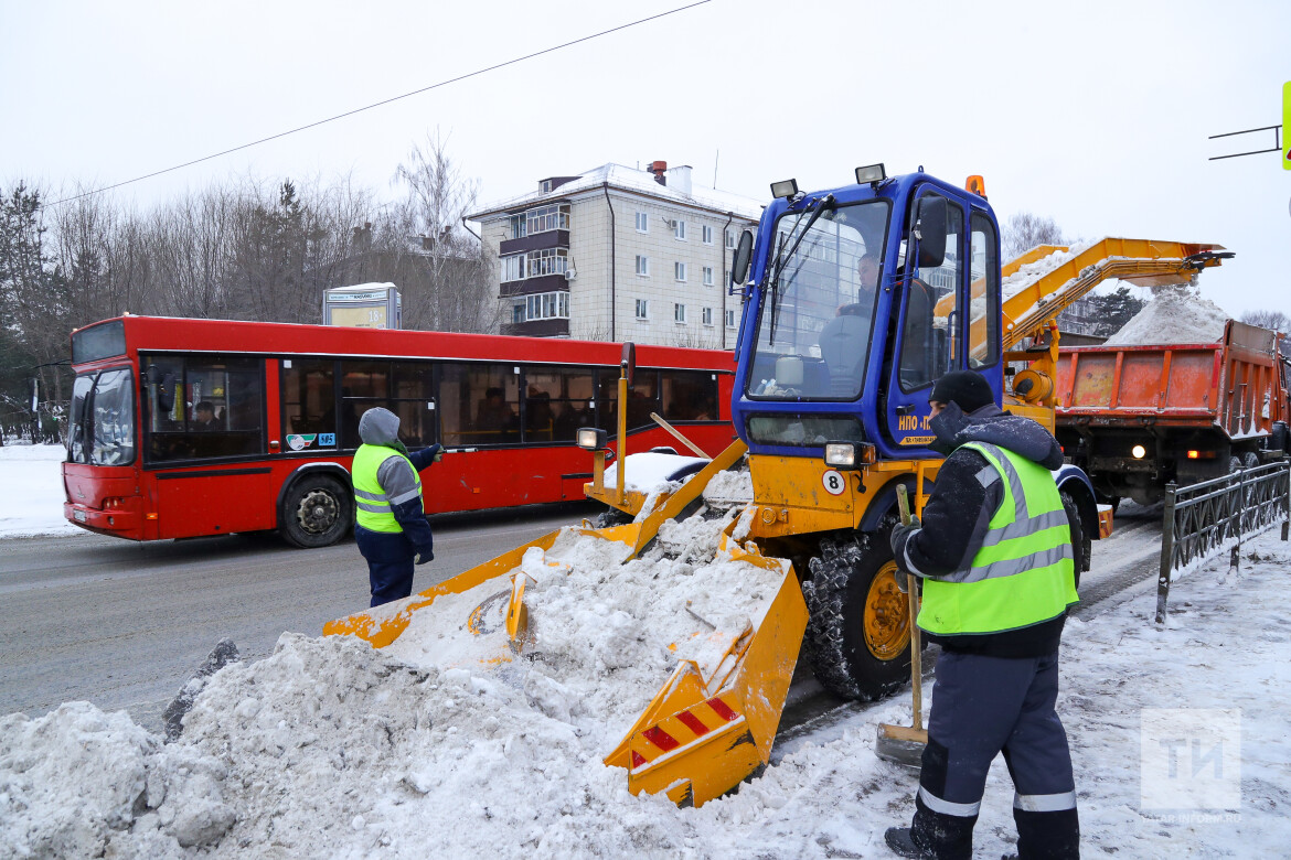 Зимнее содержание улично дорожной сети. Зимнее содержание улично дорожной сети. Зимнее содержание улично дорожной сети. Дорожники зимой. Снегоуборочная техника казань татар информ.
