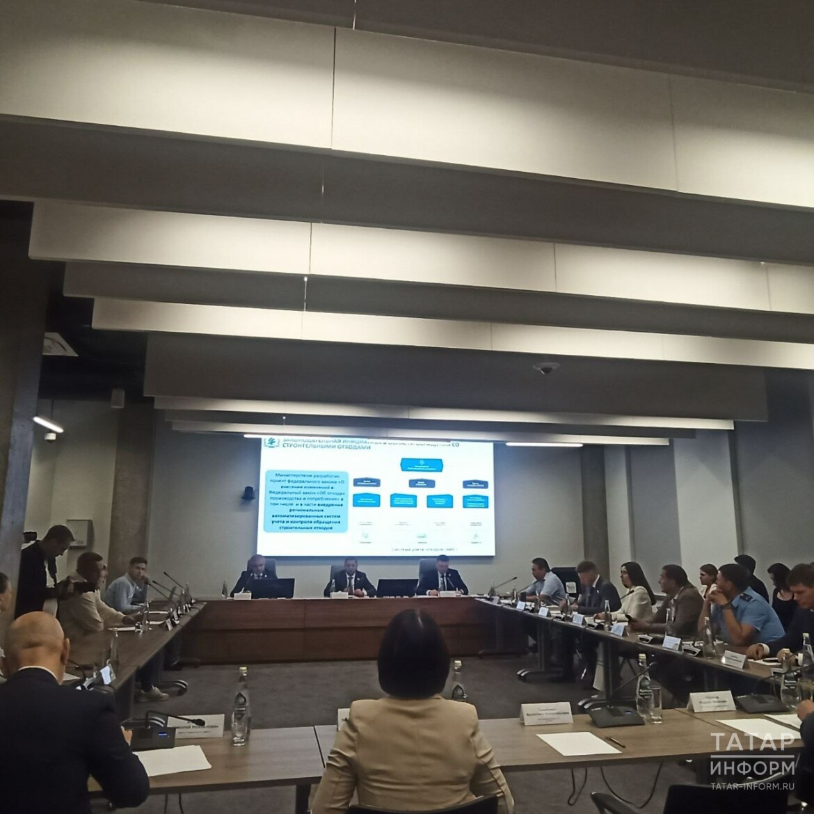 круглый стол