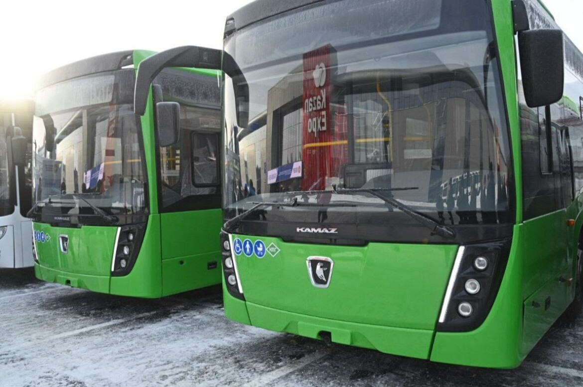 Рустам Минниханов вручил муниципалитетам Татарстана 40 пассажирских автобусов