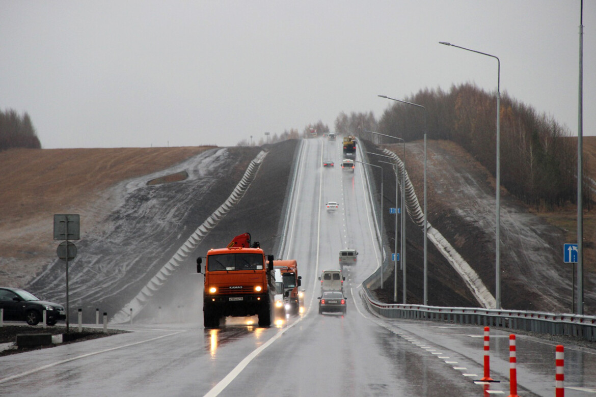 Дороги в казани сегодня. Трасса Оренбург-Казань зима. Средняя скорость фуры по трассе.