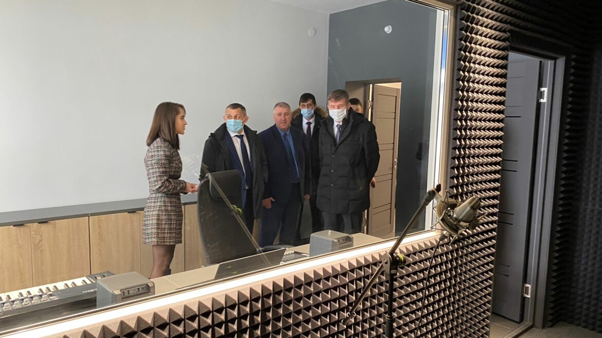 Казань республика татарстан центр молодежи. Центр белогорья. Центр белогорья. Центр белогорья. Лаишево открытие молодежного центра.