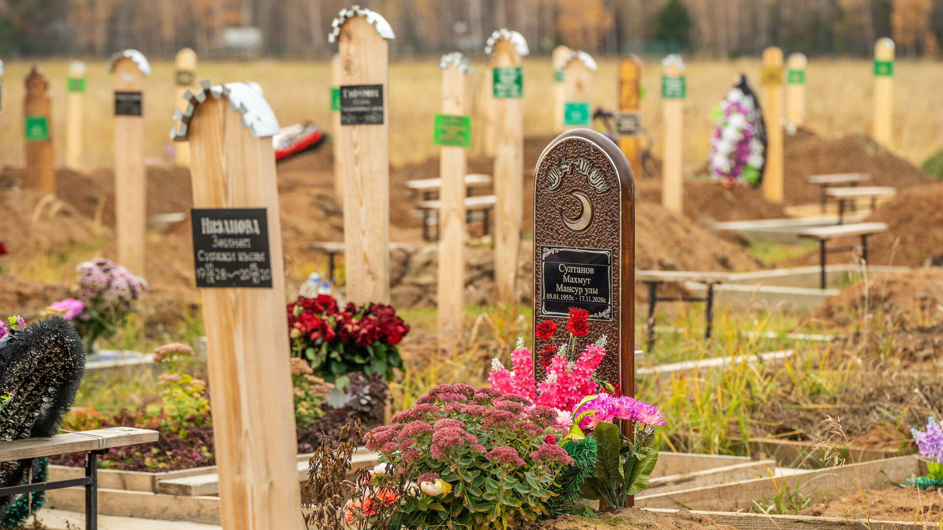 Умирают целыми семьями: кого и как хоронят на кладбищах Казани в пандемию коронавируса