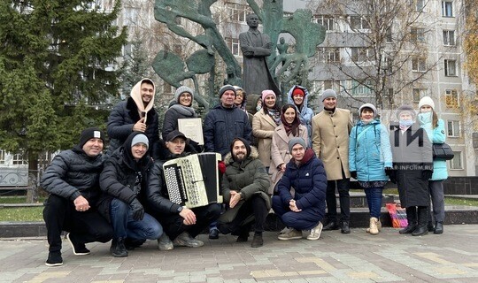 Участники автопробега радио «Китап» спели вместе с жителями Мамадыша