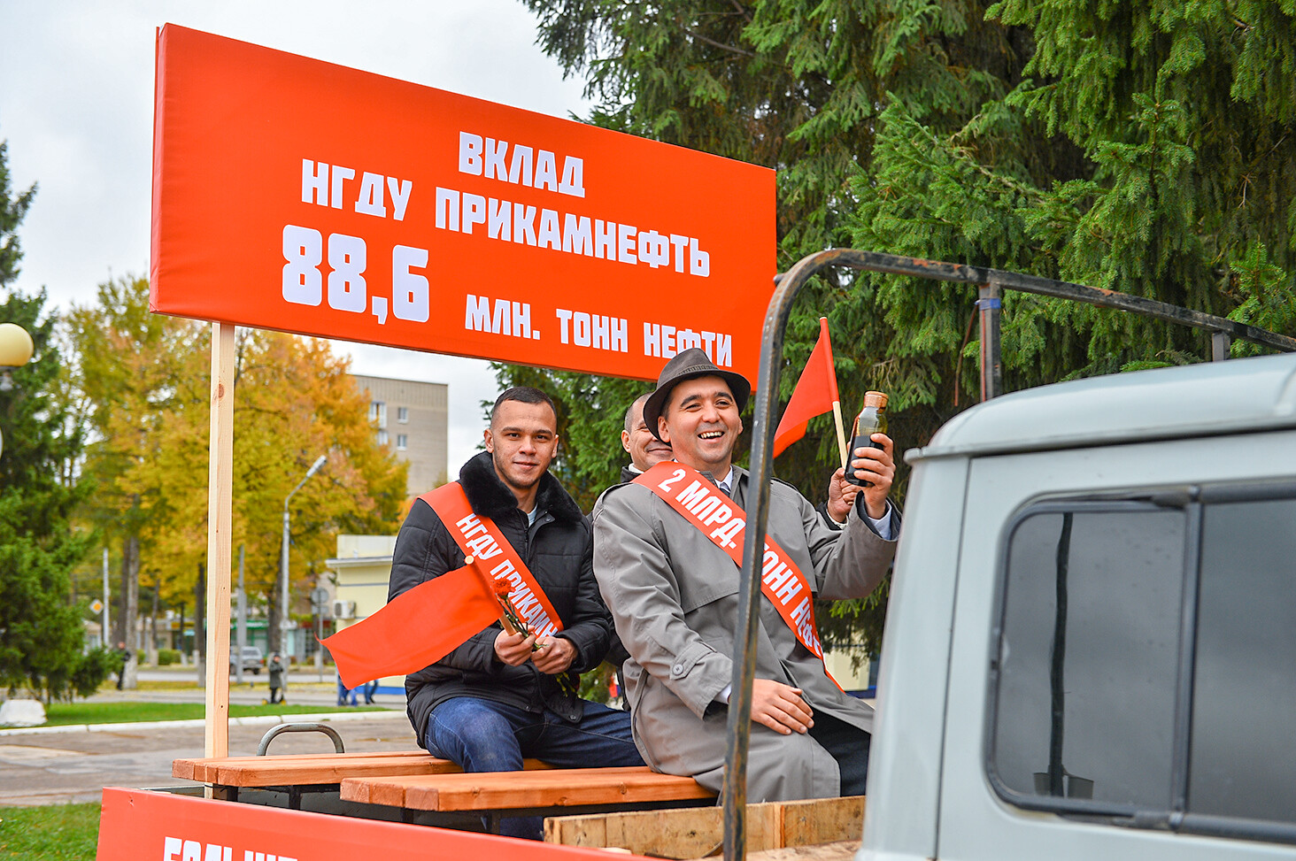 Веха истории «Татнефти»: в Альметьевске повторили парад в честь добычи 2 млрд тонн нефти