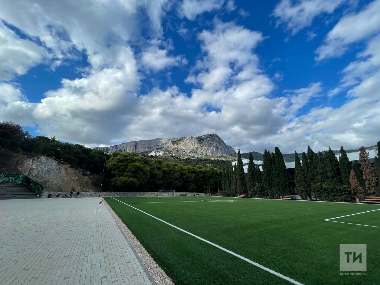 На территории детского комплекса «Ак Барс» в Крыму благоустроено футбольное поле