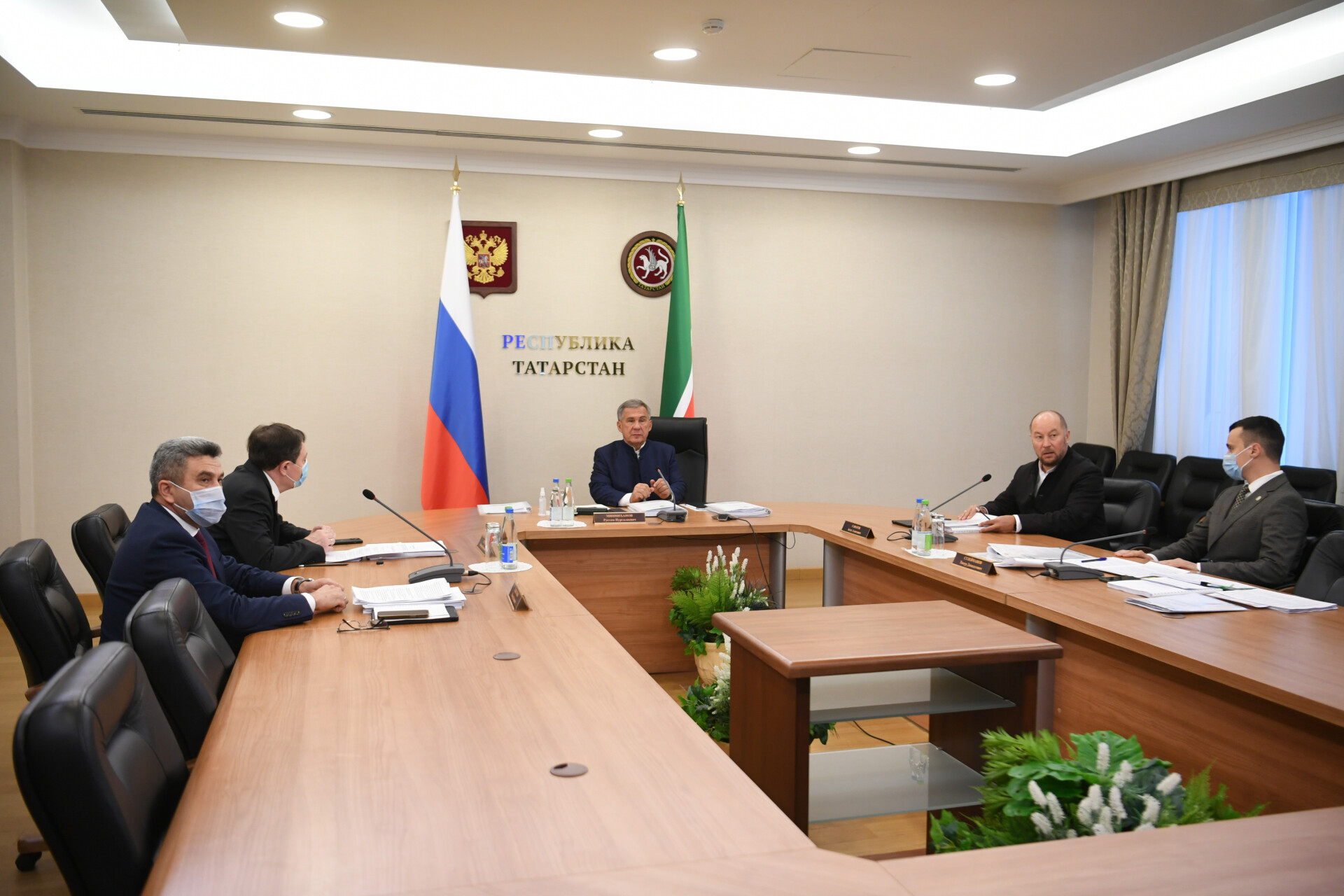 Минниханов принял участие в обсуждении вопросов молодежной политики в Приволжье