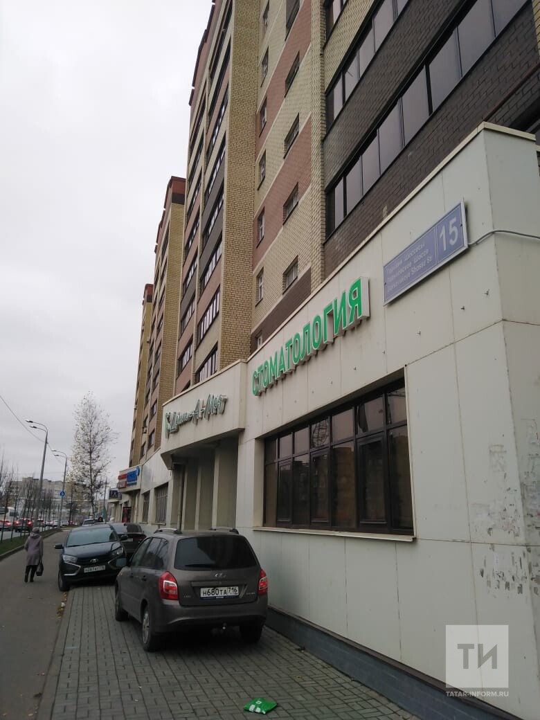 Ребенок погиб, выпав из окна дома на Горьковском шоссе в Казани