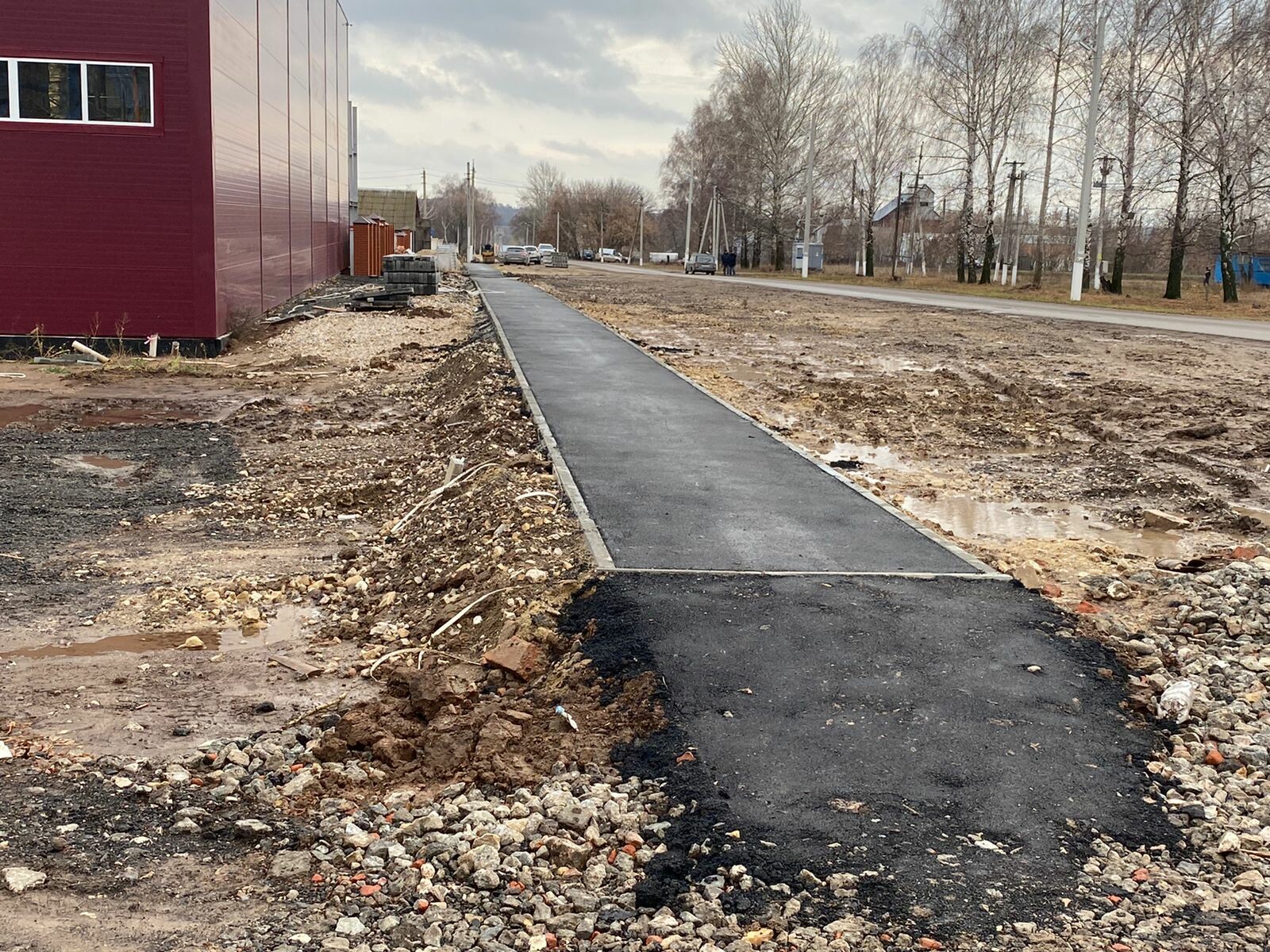 В Кощаково оборудован новый тротуар и проложена дорога к школе