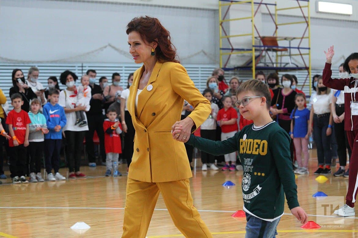 Актриса Эвелина Блёданс объяснила, какую роль играет спорт в развитии ее сына Семёна