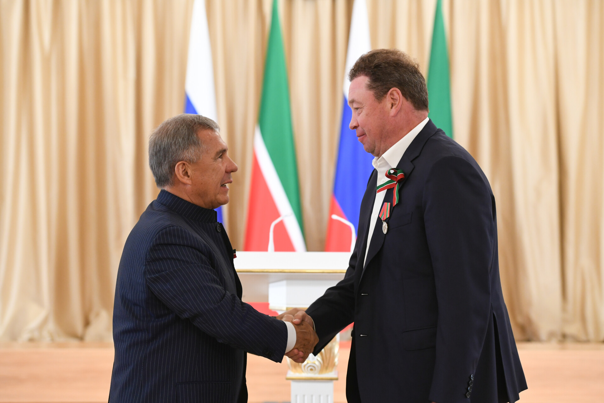 Президент Татарстана Минниханов наградил главного тренера «Рубина» Слуцкого
