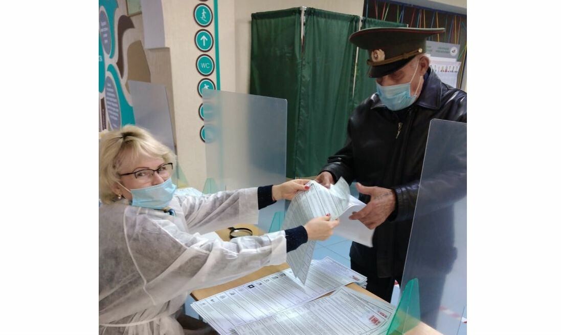 В Мензелинске проголосовал 94-летний участник Великой Отечественной войны Михаил Тихонов