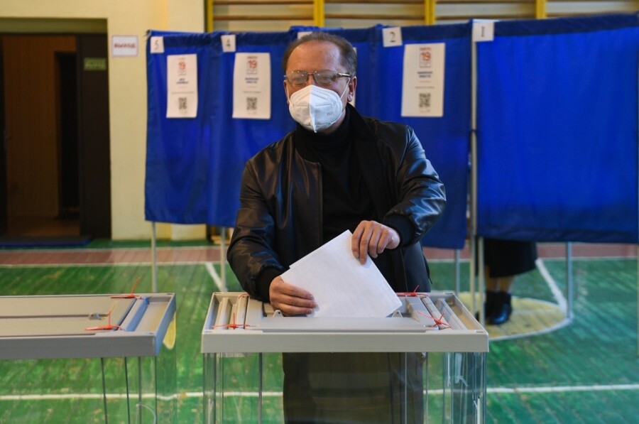 «С прекрасным настроением»: Айдар Метшин отдал свой голос на выборах в Нижнекамске