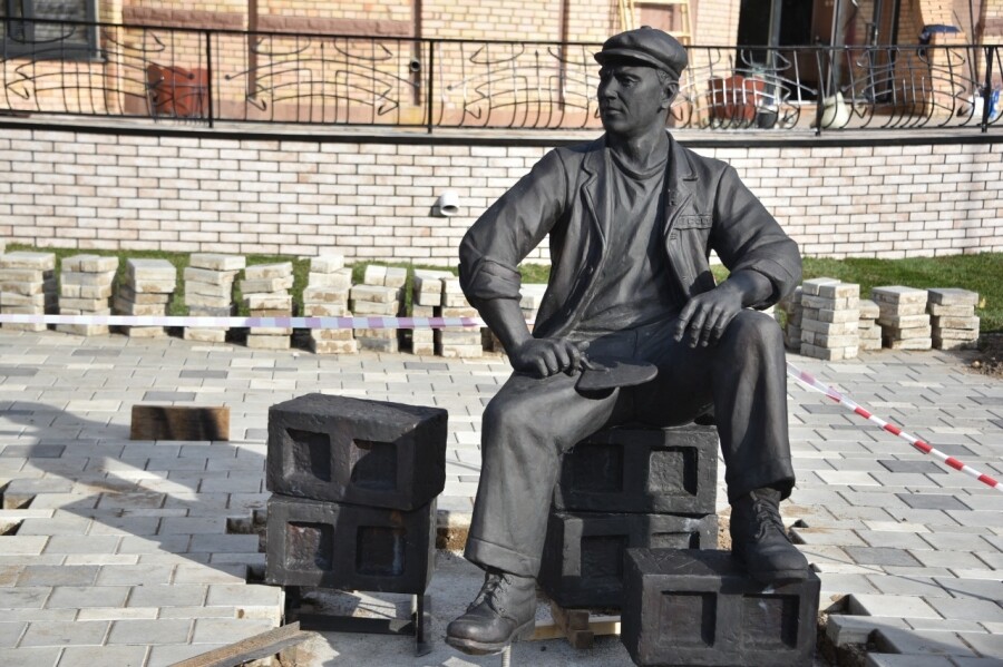 В Нижнекамске в День города установят новую скульптуру и выступит Filatov&amp;amp;Karas