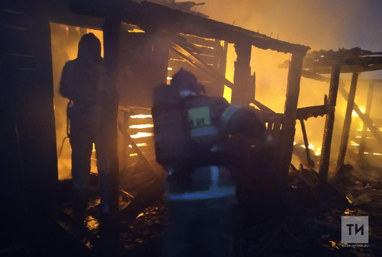 Благодаря сигналу пожарного извещателя семья в Татарстане спаслась из горящего дома
