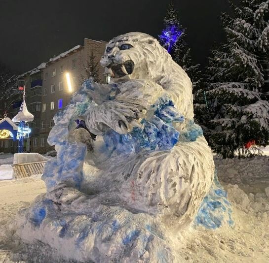 В Бавлах появилась одна из самых крупных снежных фигур барса в Татарстане