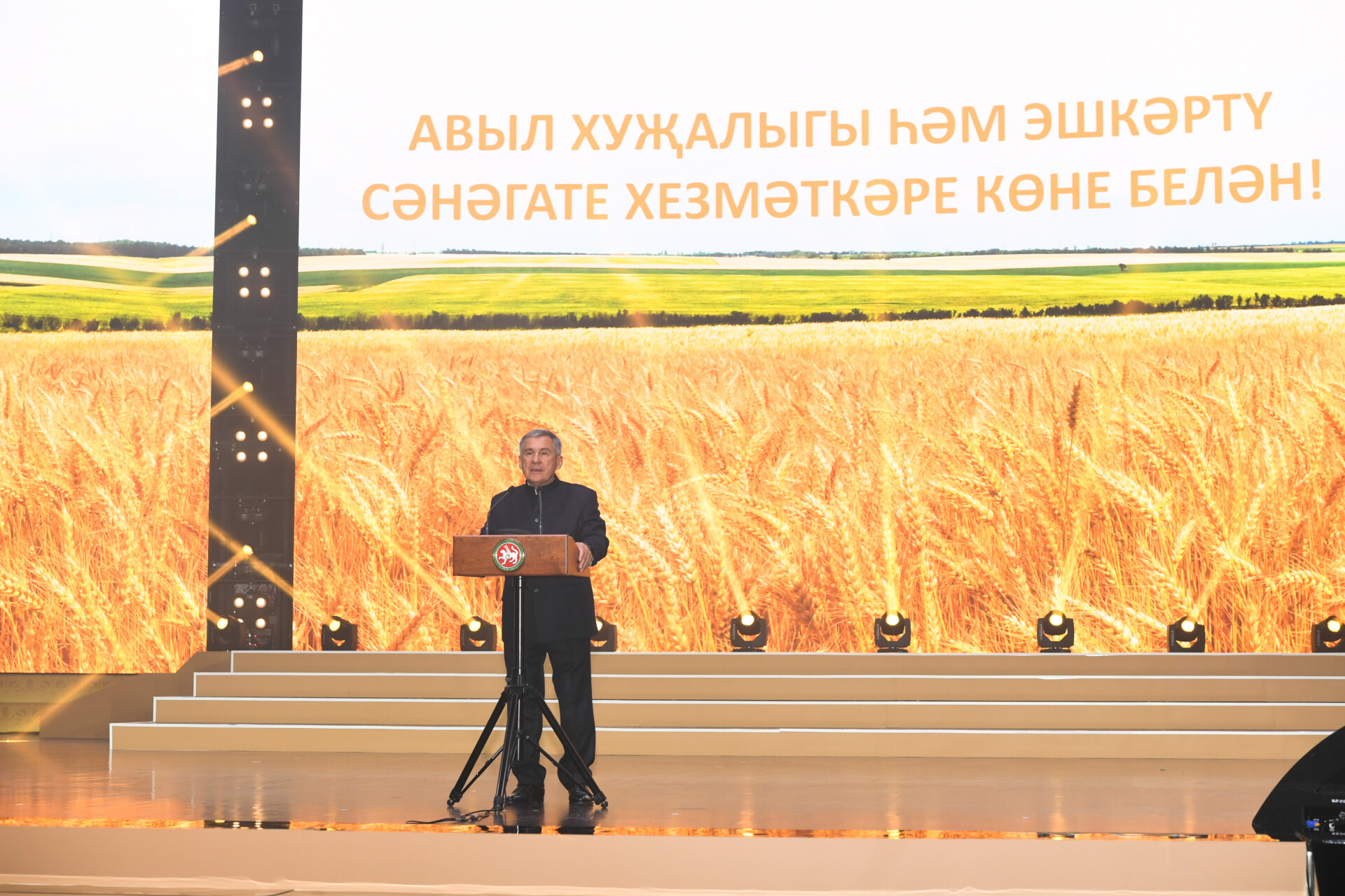 Минниханов поздравил татарстанцев с Днем работника сельского хозяйства