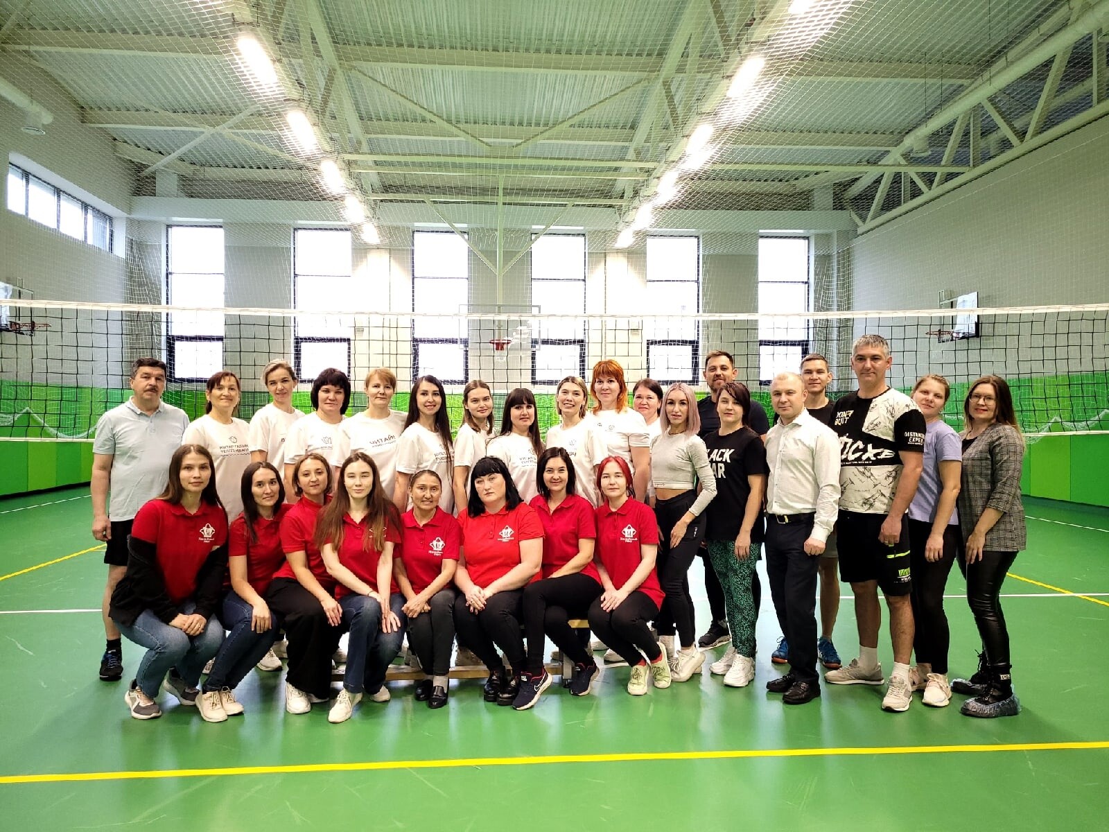 Библиотекари против бизнесменов: в Нижнекамске состоялся товарищеский матч по волейболу