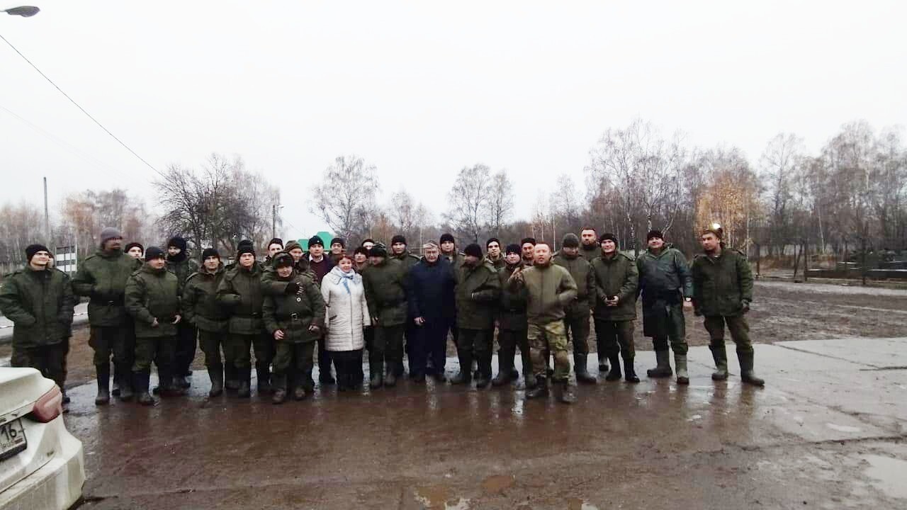 Делегация Менделеевского района проверила, как кормят бойцов на учебном полигоне в Казани
